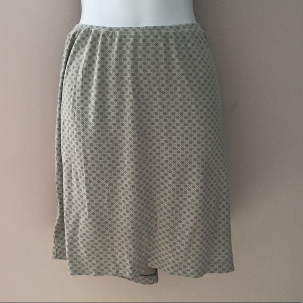 Maternity print skirt by Gap is in like new condition. Size Large